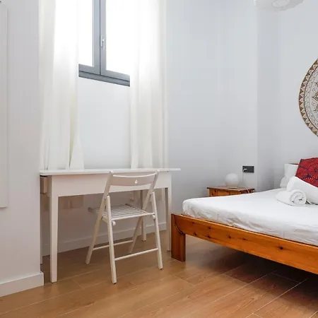 Oasis In The Heart Of - 2 Bedroom With Free Parking Apartment Seville