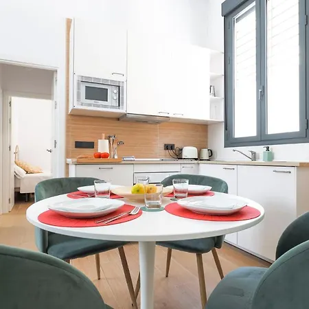 Oasis In The Heart Of - 2 Bedroom With Free Parking *