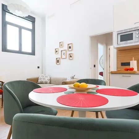 Apartment Oasis In The Heart Of - 2 Bedroom With Free Parking