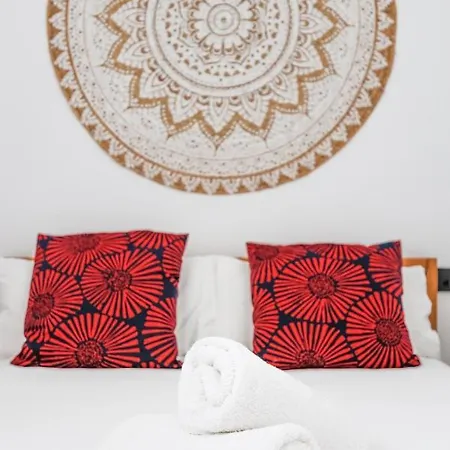 Oasis In The Heart Of - 2 Bedroom With Free Parking Apartment *