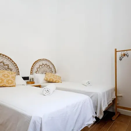 Apartment Oasis In The Heart Of - 2 Bedroom With Free Parking