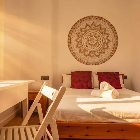 Apartment Oasis In The Heart Of - 2 Bedroom With Free Parking