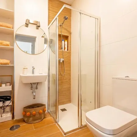 Oasis In The Heart Of - 2 Bedroom With Free Parking Apartment Seville