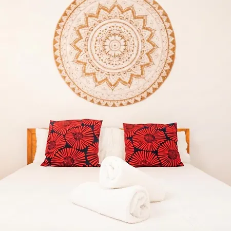 Apartment Oasis In The Heart Of - 2 Bedroom With Free Parking