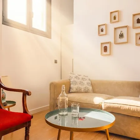 Oasis In The Heart Of - 2 Bedroom With Free Parking *