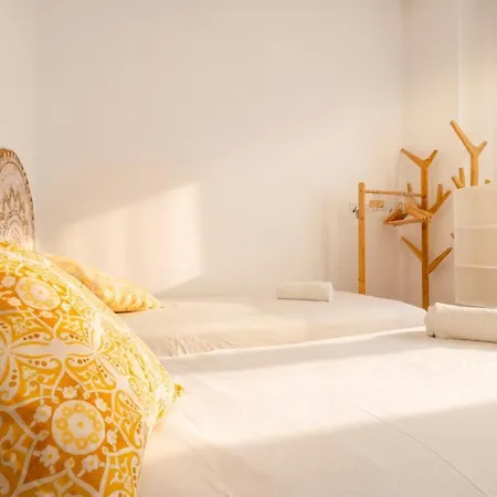 Oasis In The Heart Of - 2 Bedroom With Free Parking