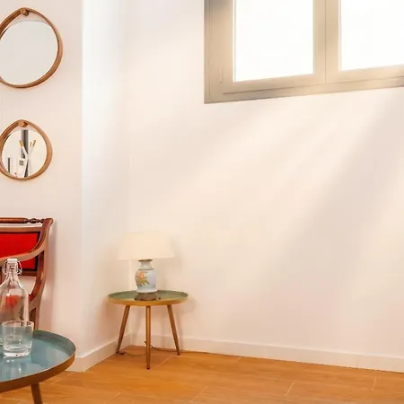 Oasis In The Heart Of - 2 Bedroom With Free Parking