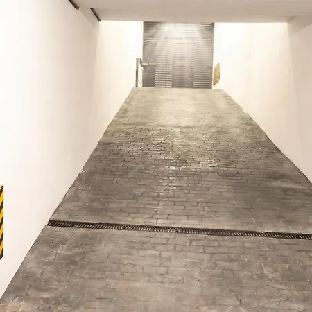 Oasis In The Heart Of - 2 Bedroom With Free Parking *