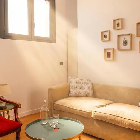 Apartment Oasis In The Heart Of - 2 Bedroom With Free Parking