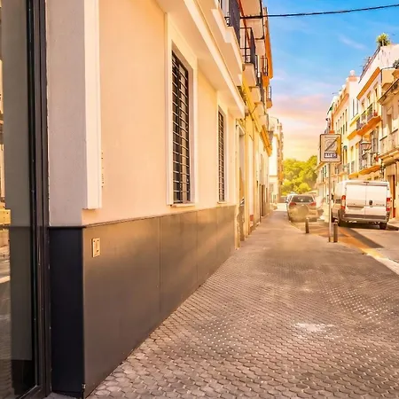 Apartment Oasis In The Heart Of - 2 Bedroom With Free Parking