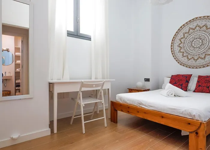Oasis In The Heart Of - 2 Bedroom With Free Parking Apartment Seville