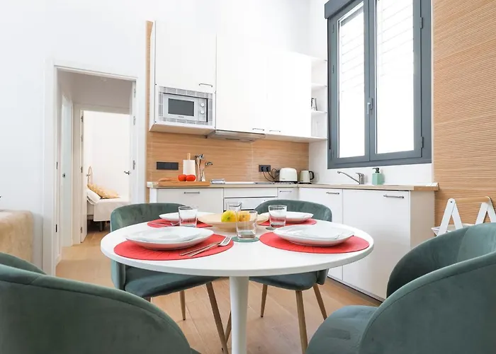 Oasis In The Heart Of - 2 Bedroom With Free Parking *