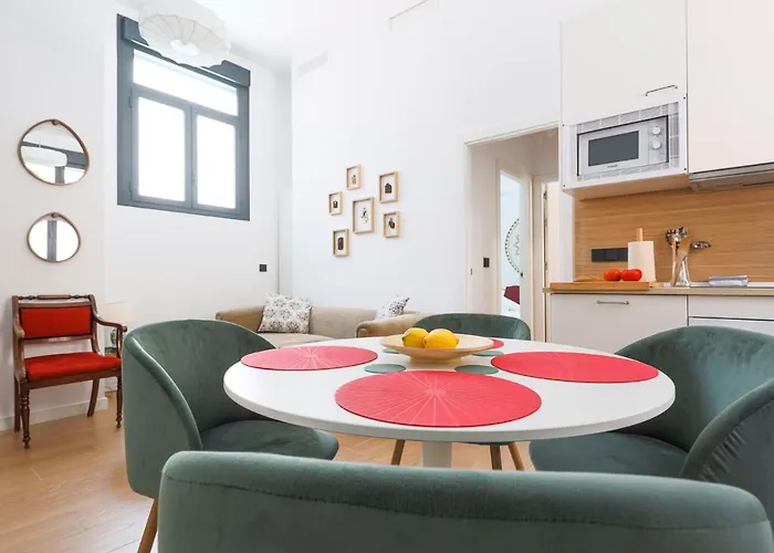 Apartment Oasis In The Heart Of - 2 Bedroom With Free Parking