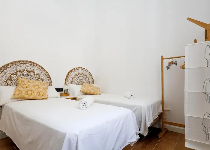 Apartment Oasis In The Heart Of - 2 Bedroom With Free Parking